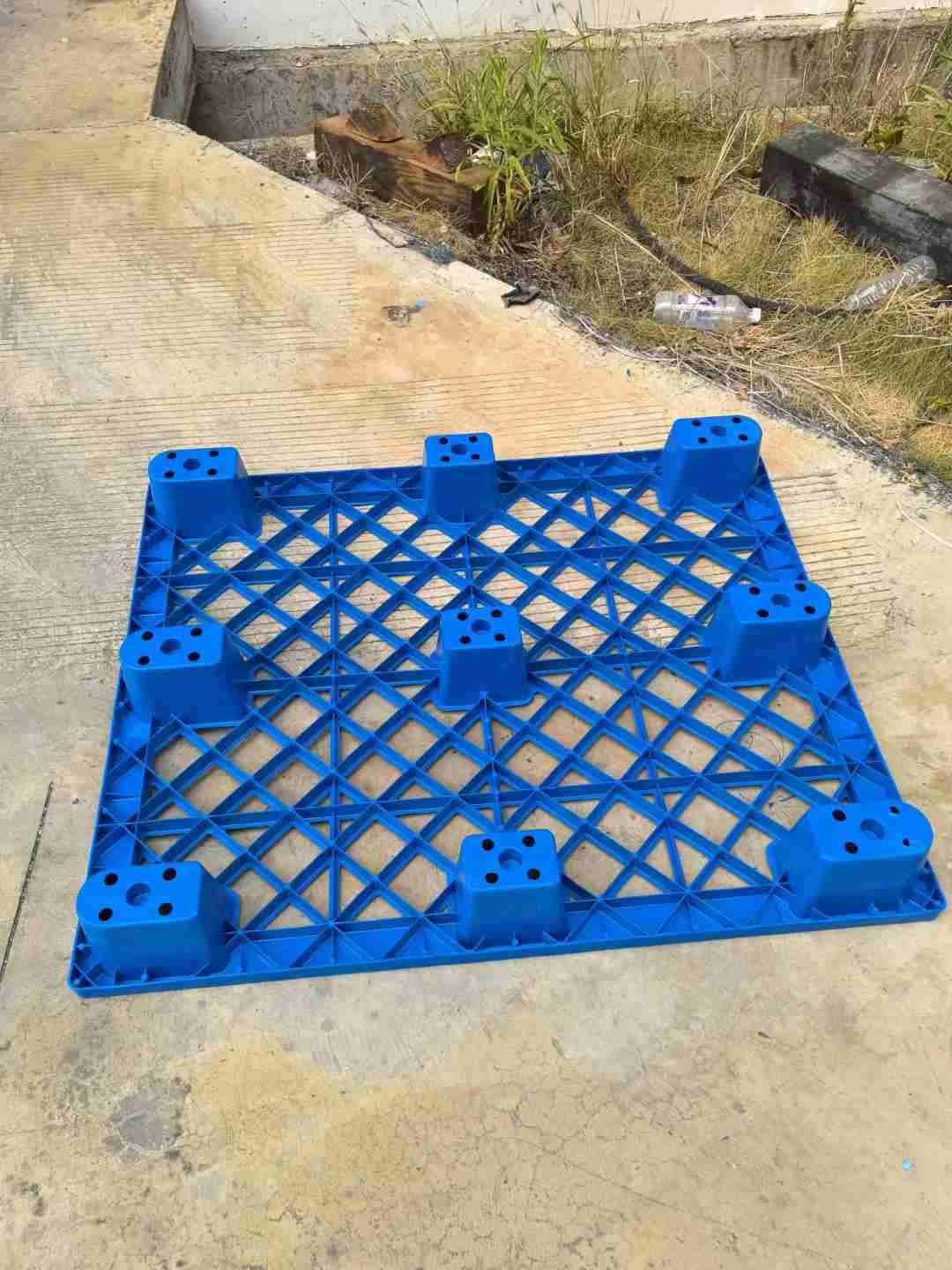 云南昆明1111九脚塑料卡板（物流快递适用）厂家直销(图1)