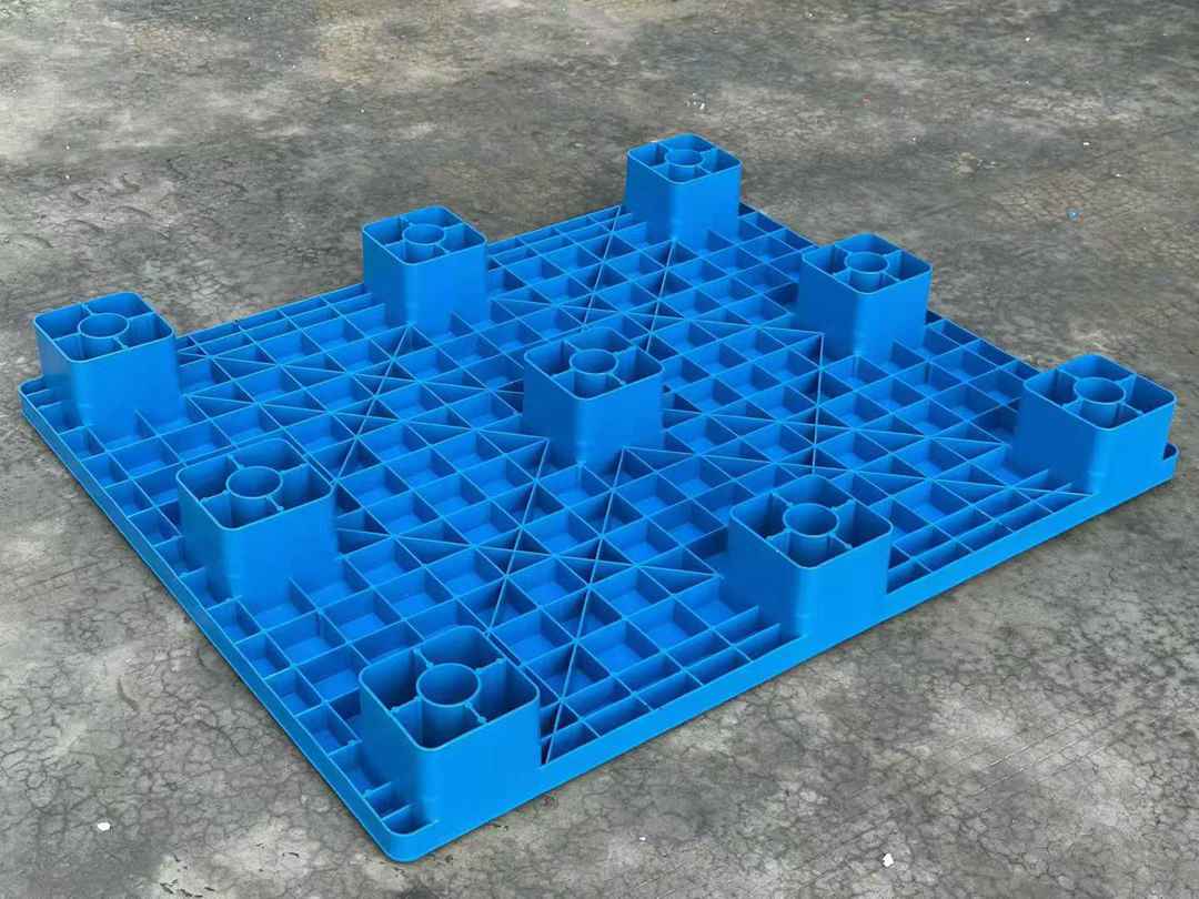 云南昆明九脚网格塑料托盘批发，厂家直销(图1)