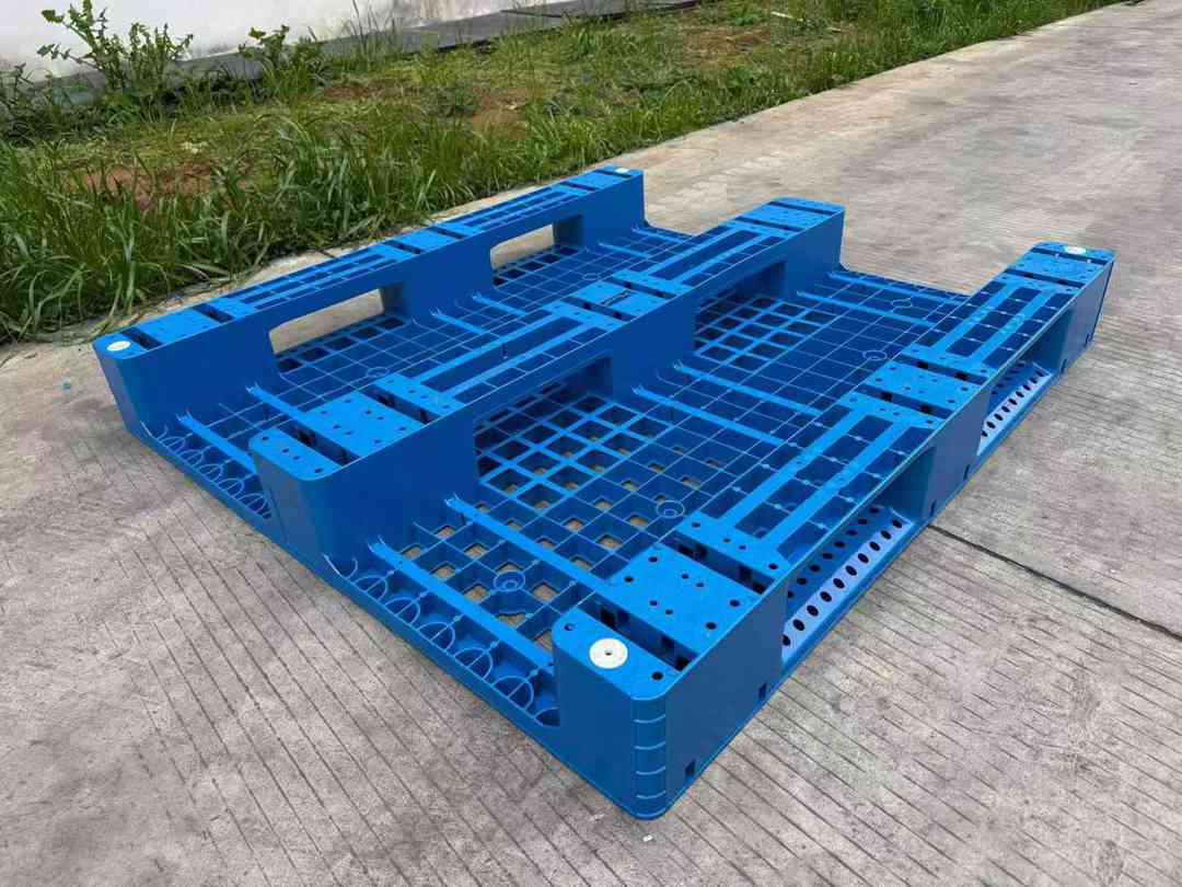 云南昆明川字网格托盘高位货架专用，卡板厂家直销(图1)