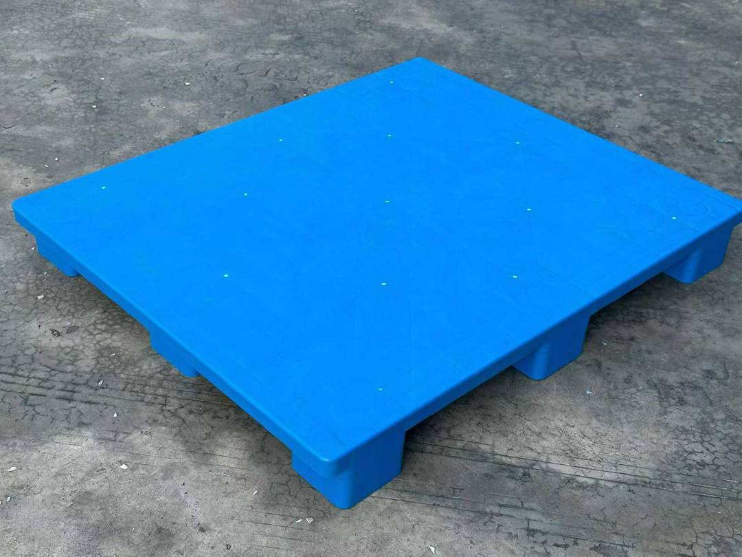 云南九脚平板塑料卡板批发(图1)