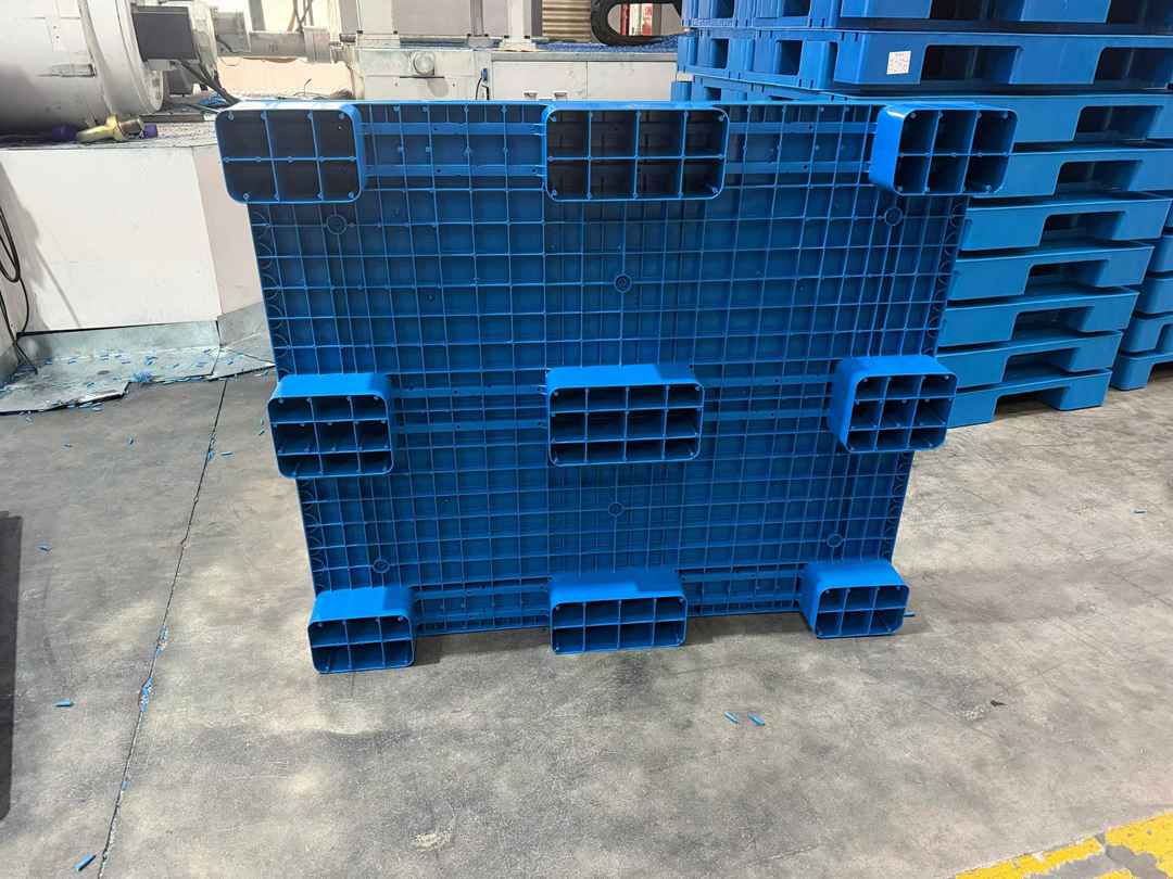 昆明九脚平板托盘生产厂家(图1)