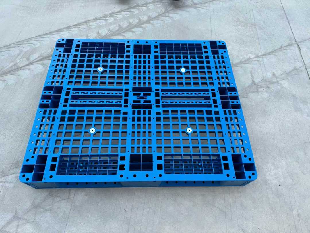昆明塑料托盘1.2米x1.2，云南托盘厂家底价(图1)